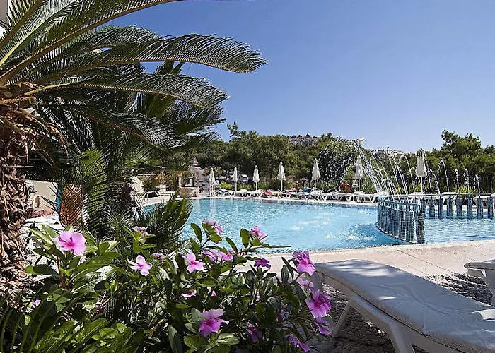 Aparthotel Pefkos View & Maisonette 4*